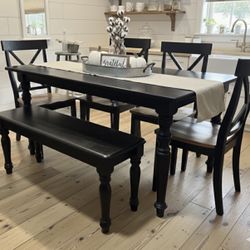   $400/set - Farmhouse Kitchen Table Set- delivery available 