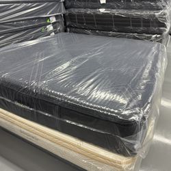 KING SIZE SIMMONS BEAUTYREST BLACK SERIES 2 (PLUSH) MATTRESS & BOX SPRINGS BED SET