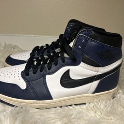 Midnight Navy Jordan 1s 