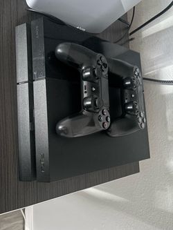 Ps4 2 controllers included