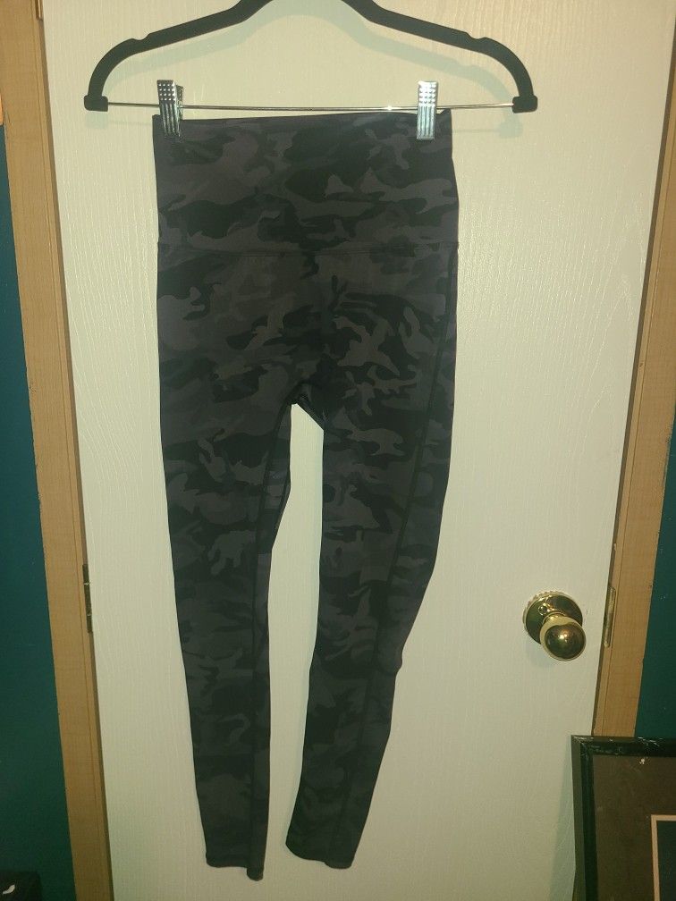 lululemon bottoms ALL SIZE 4 READ DESCRIPTION 