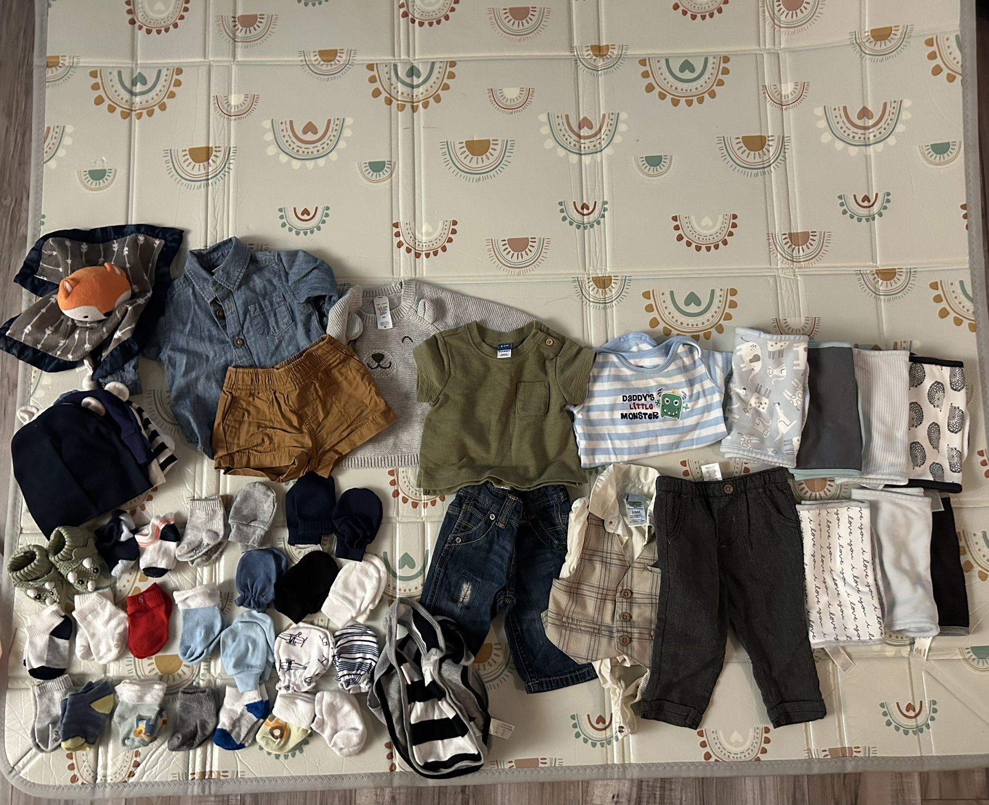 50 pcs of baby items 0-3 months, bibs, socks, clothes, mittens, etc
