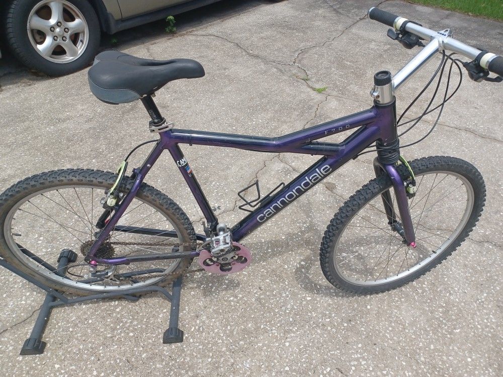 Cannondale F 700 Atlanta bike bicycle with Magura hydraulic rim front/rear brakes. Lockout Suspension Fork works. Large Frame, 26" Tires - $120 FIRM