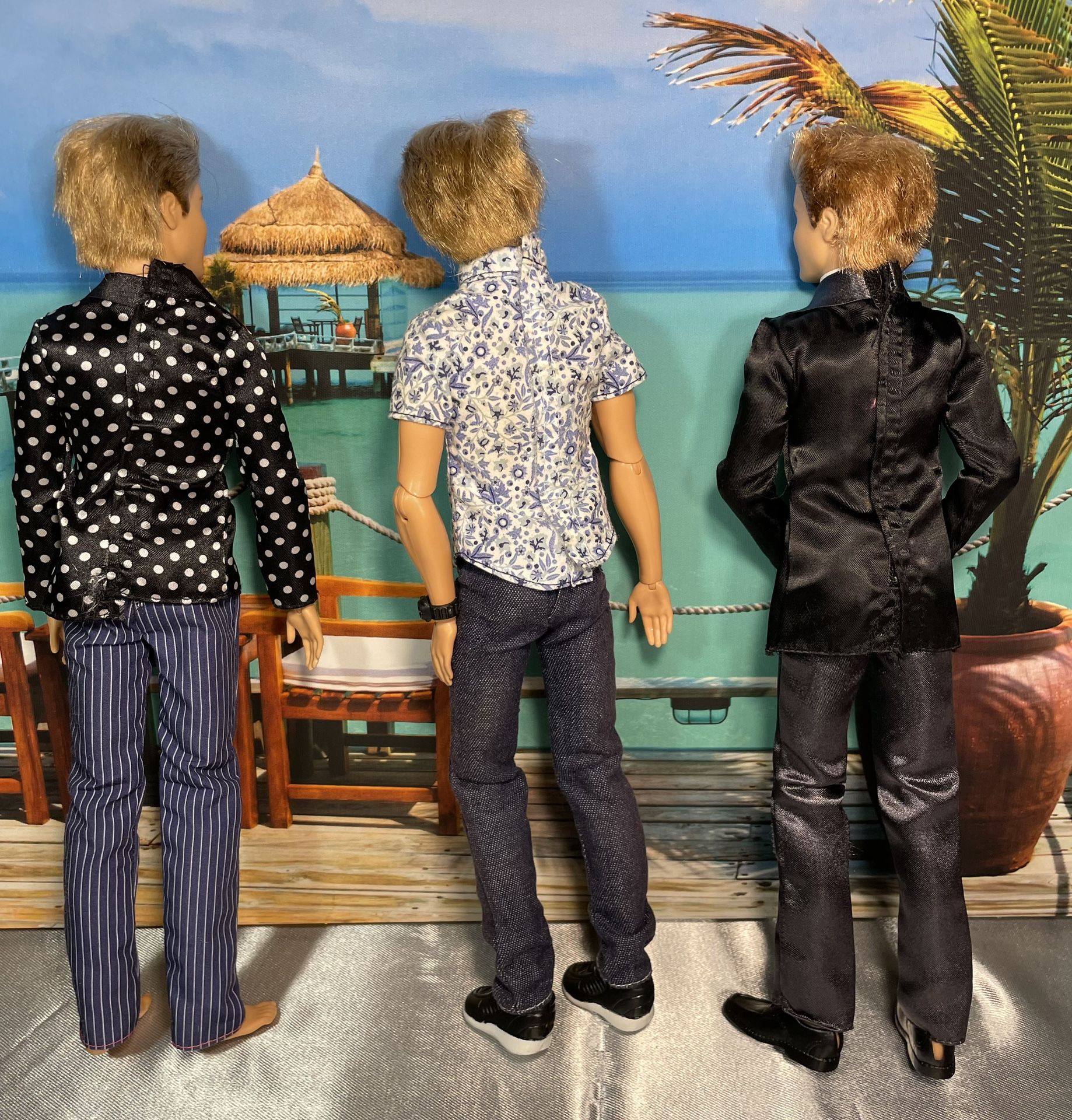 Modern ken dolls rooted hair articulated In excellent condition - Main Image