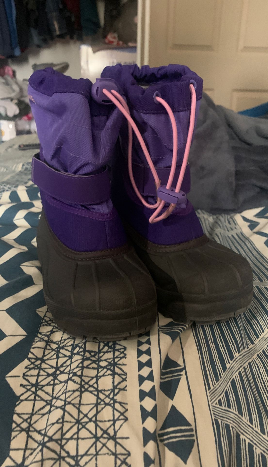 Colombian girls size 12 snow boots