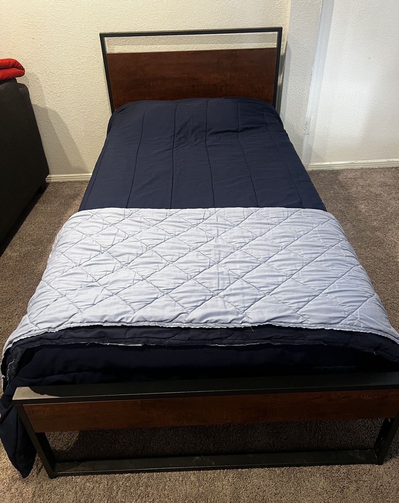 Twin bed ๐