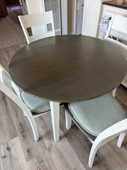 Round Dining Table with 4 Chairs