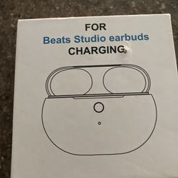 Charging Beats Studio Earbuds 