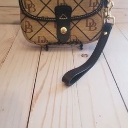 Dooney & Bourke 