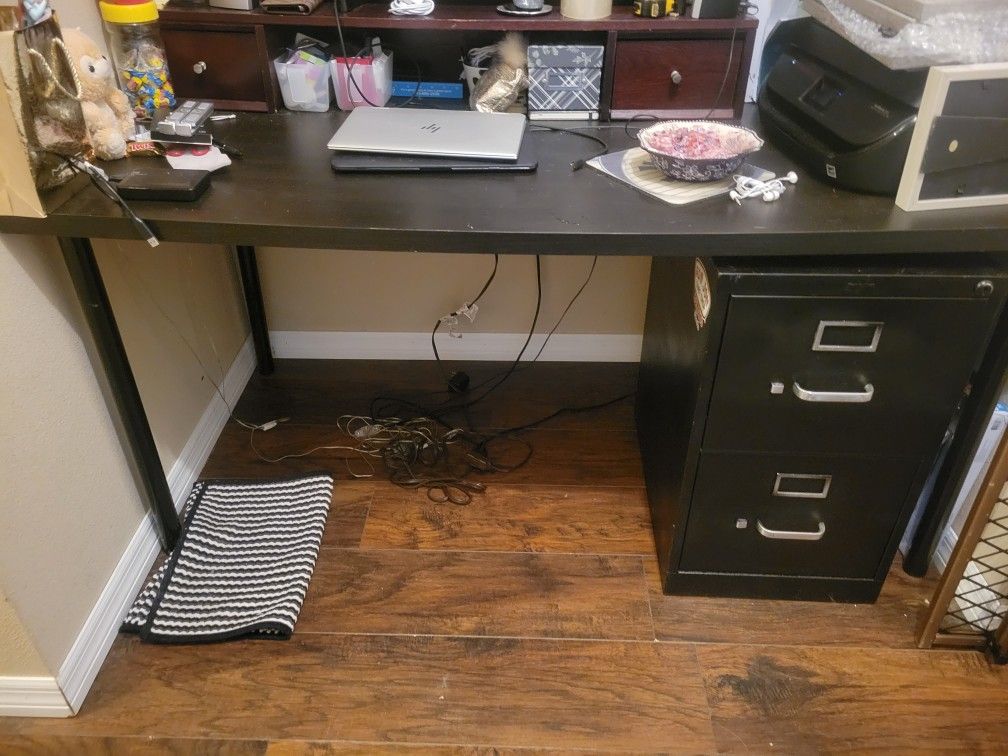 Black Desk