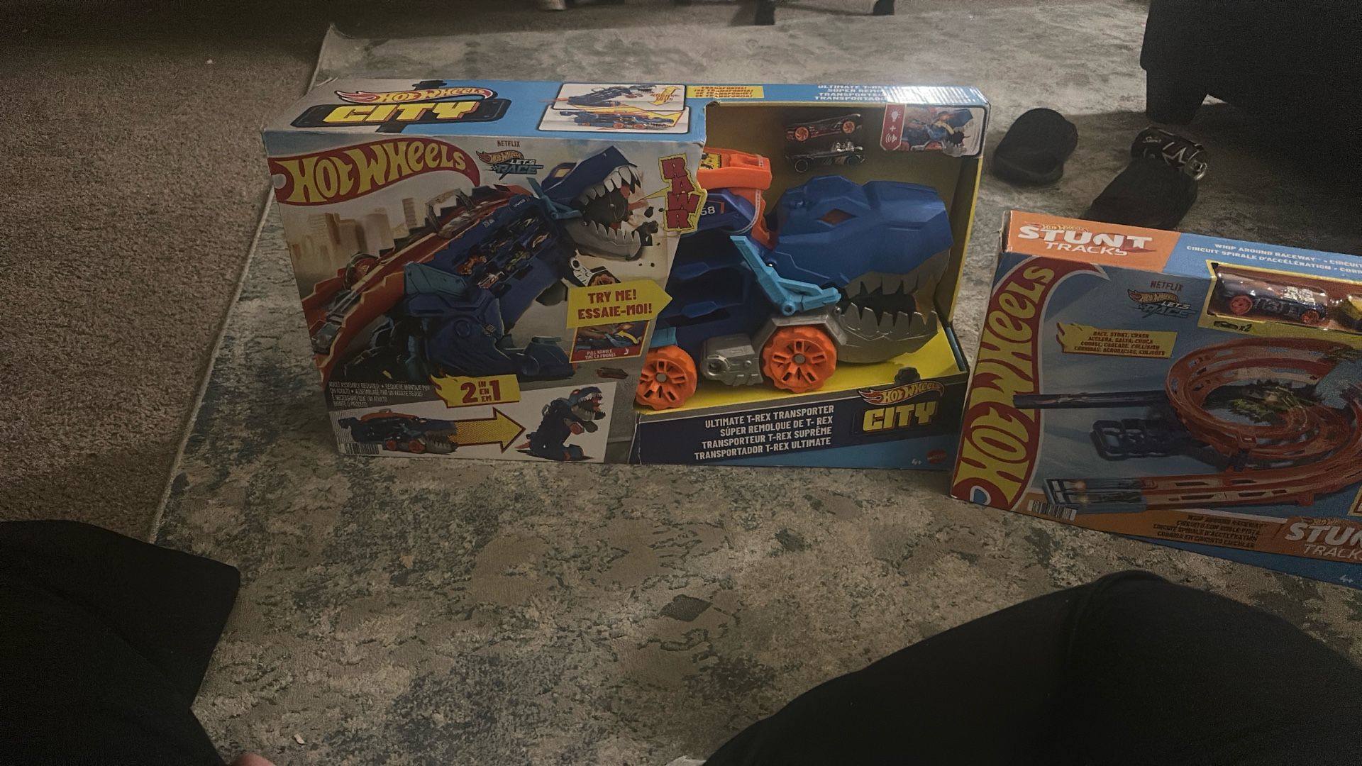 Hot Wheels T-Rex Transporter & Whip Around Raceway Stunt Track