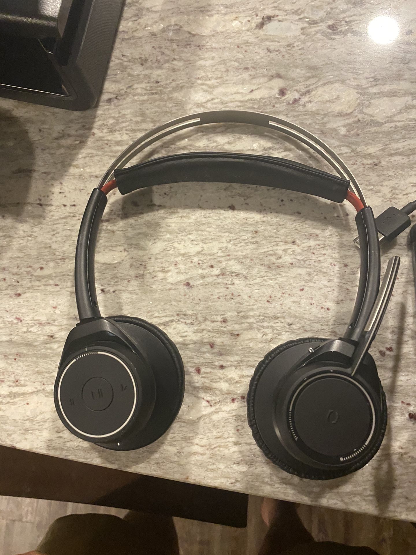 Plantronics Voyager UC wireless/Bluetooth headset - Moving