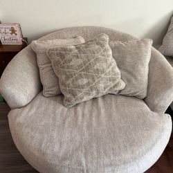 Round Swivel Chair