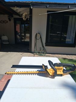 Dewalt 20v Max 22in hedge trimmer tool only