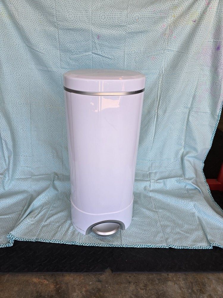 Munchkin Diaper Pail