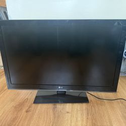Selling this LG TV
