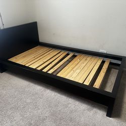 Twin bed with mattress