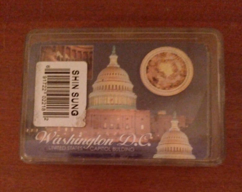WASHINGTON D.C. UNITED STATES CAPITAL BUILDING PLAYING CARDS 52 COUNT + TWO JOKERS IN CLEAR PORTABLE HARD PLASTIC 2-PC STORAGE CASE - LIKE NEW 