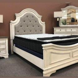 Realyn Chipped White Bedroom Set Bed, Dresser, Mirror, Nightstand 