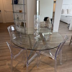 Modern Modani Dining Table with 4 Acrylic Chairs