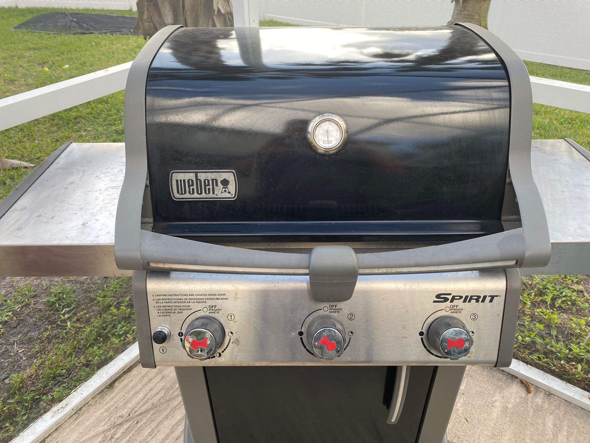er Spirit E310 grill with cover and tank for Sale in Land O Lakes