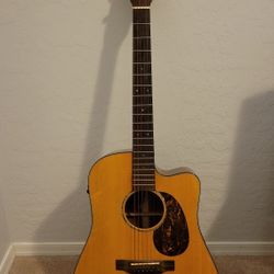 DC-16E Premium Martin Guitar
