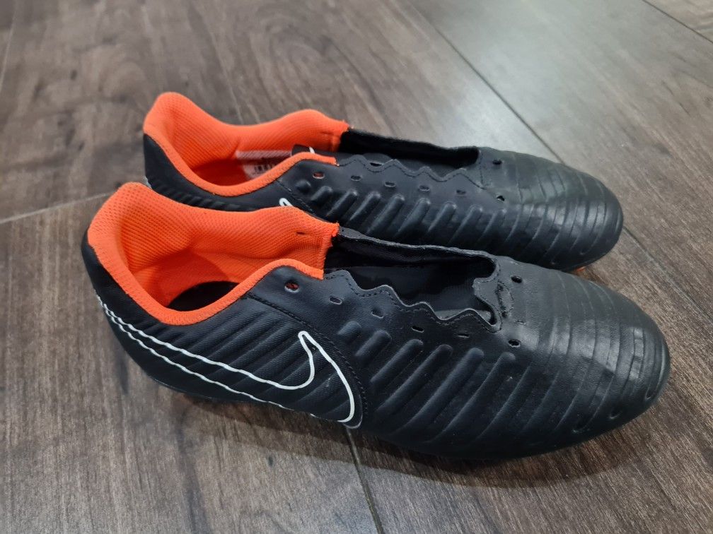 Nike Tiempo 5.5 Size Soccer Cleats