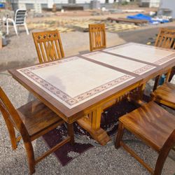 Oh, design dining room set with extra leaf and six chairs very good condition