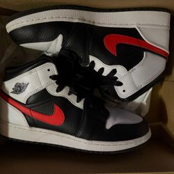 Air Jordan 1 Mid ‘Chile Red’