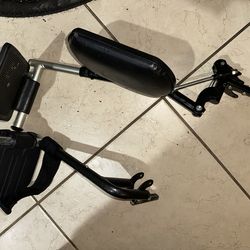 Selling 2 foot rest for wheel chair