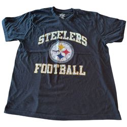 Pittsburgh Steelers Old Navy T-Shirt Size Men’s XL Black Vintage Look Pre Owned   The product is a pre-owned Men's XL black vintage look T-shirt featu