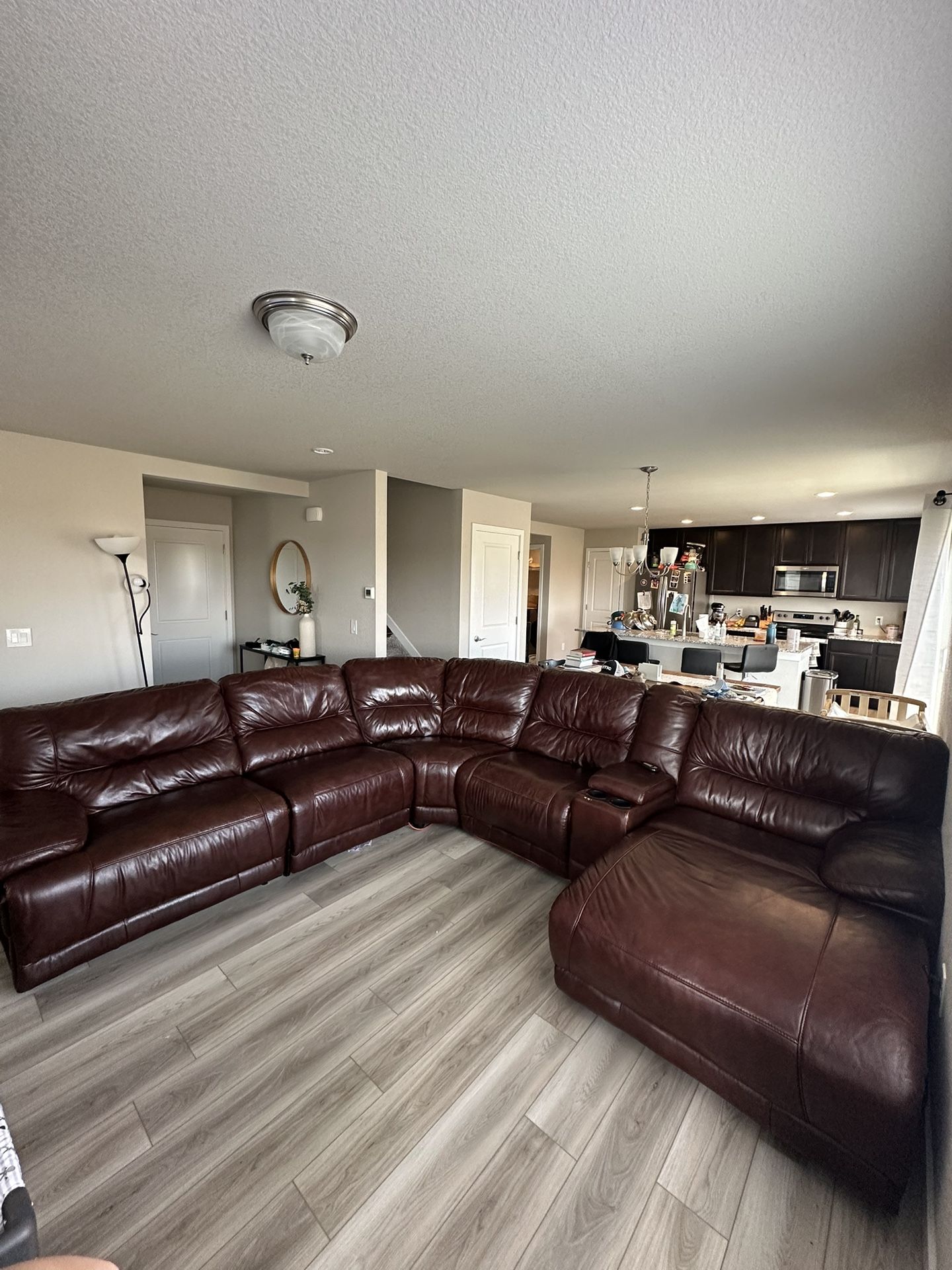 LEATHER SECTIONAL