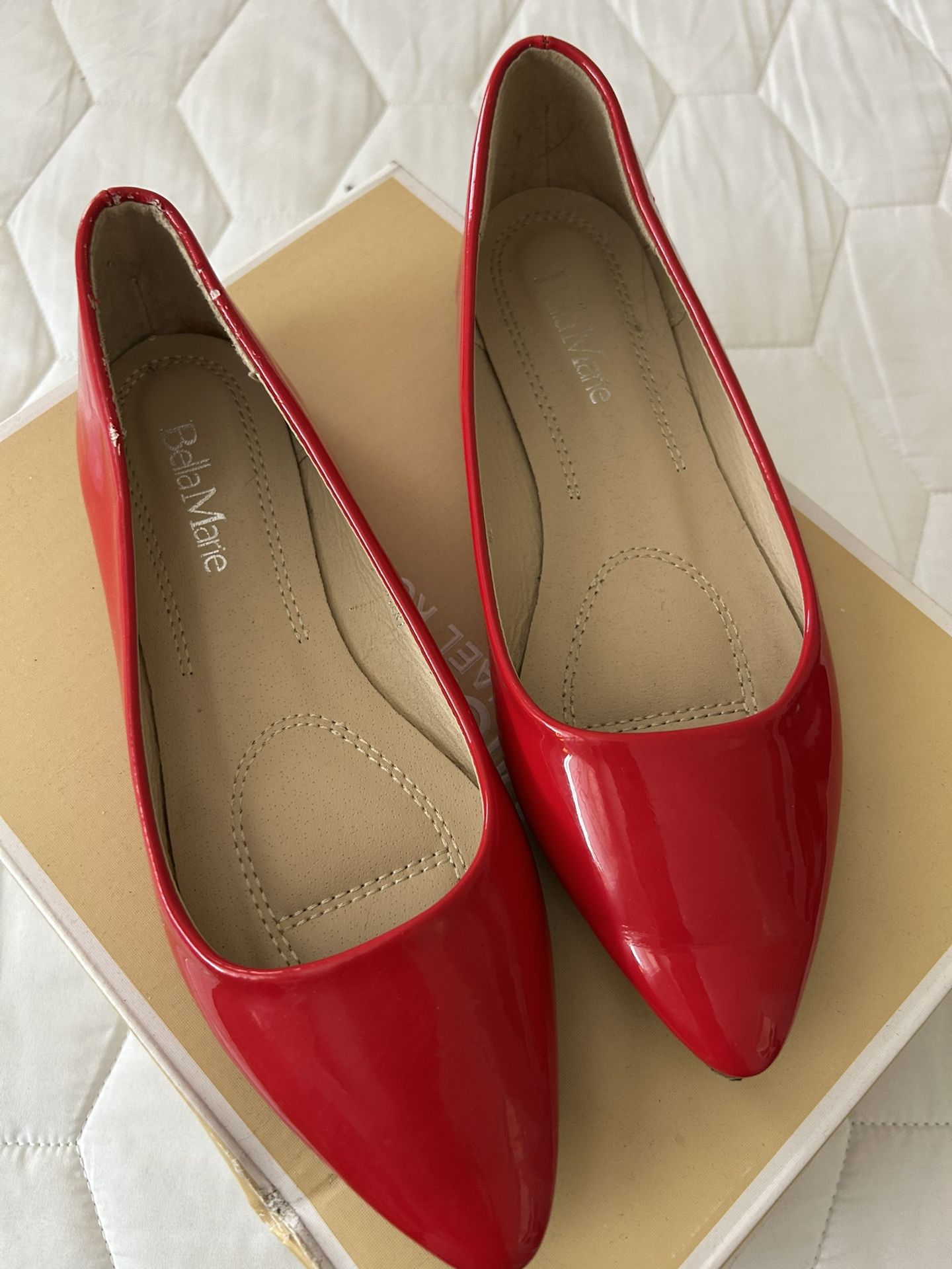 Red. Flat Bella Marie