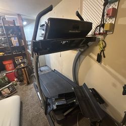 Nordic Track commercial X11i Treadmill (BROKEN)