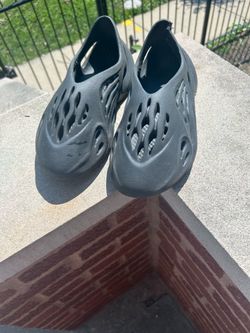 Yezzys slides real size 8