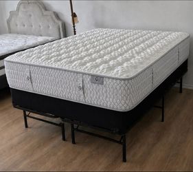 Newer Queen Macys Aireloom 13" Vitagenic Mattress and Platform Bed Frame / Boxspring