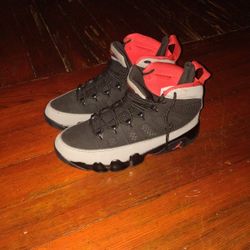 9's Retro Size 8.5 $120 Obo