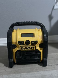 DeWalt DCR018 Compact Worksite Radio