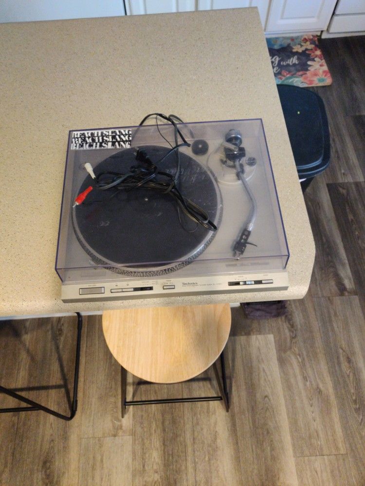 Technics SL -D303 Turntable With Cartridge