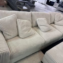 AP 🎉 Lindyn Ultra Comfy 3 Piece Sectional Sofa// Financing - Delivery 
