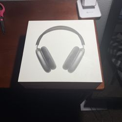 Black airpod pro maxes