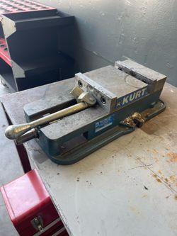 KURT ANGLOCK D675 6" VISE