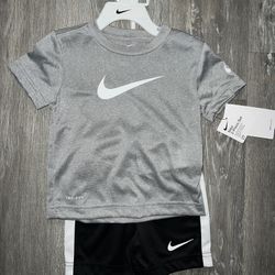 Nike set size 2t 