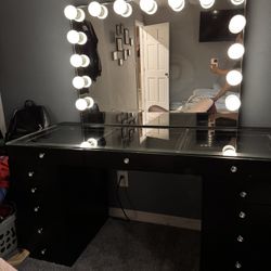 Impressions Naomi Vanity Slay Station 