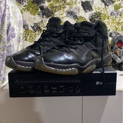 Cap and gown jordan 11s footlocker best sale
