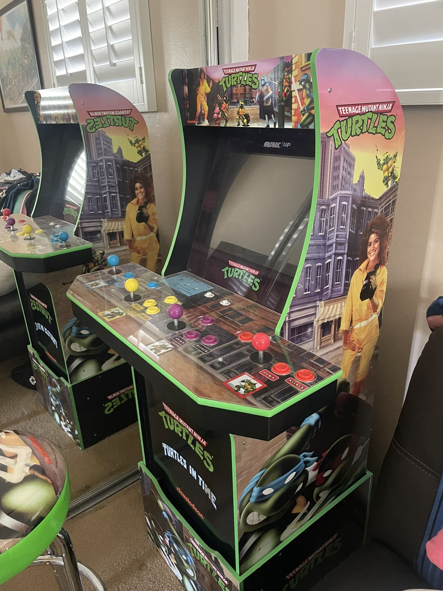 Arcade 1up Teenage Mutant Ninja Turtles Game. Includes Riser And Bar Stool