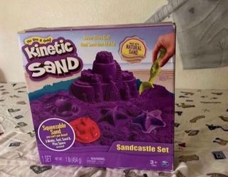 $10 Kinetic sand It’s have everything inside the box it  all good condition only use it ones.