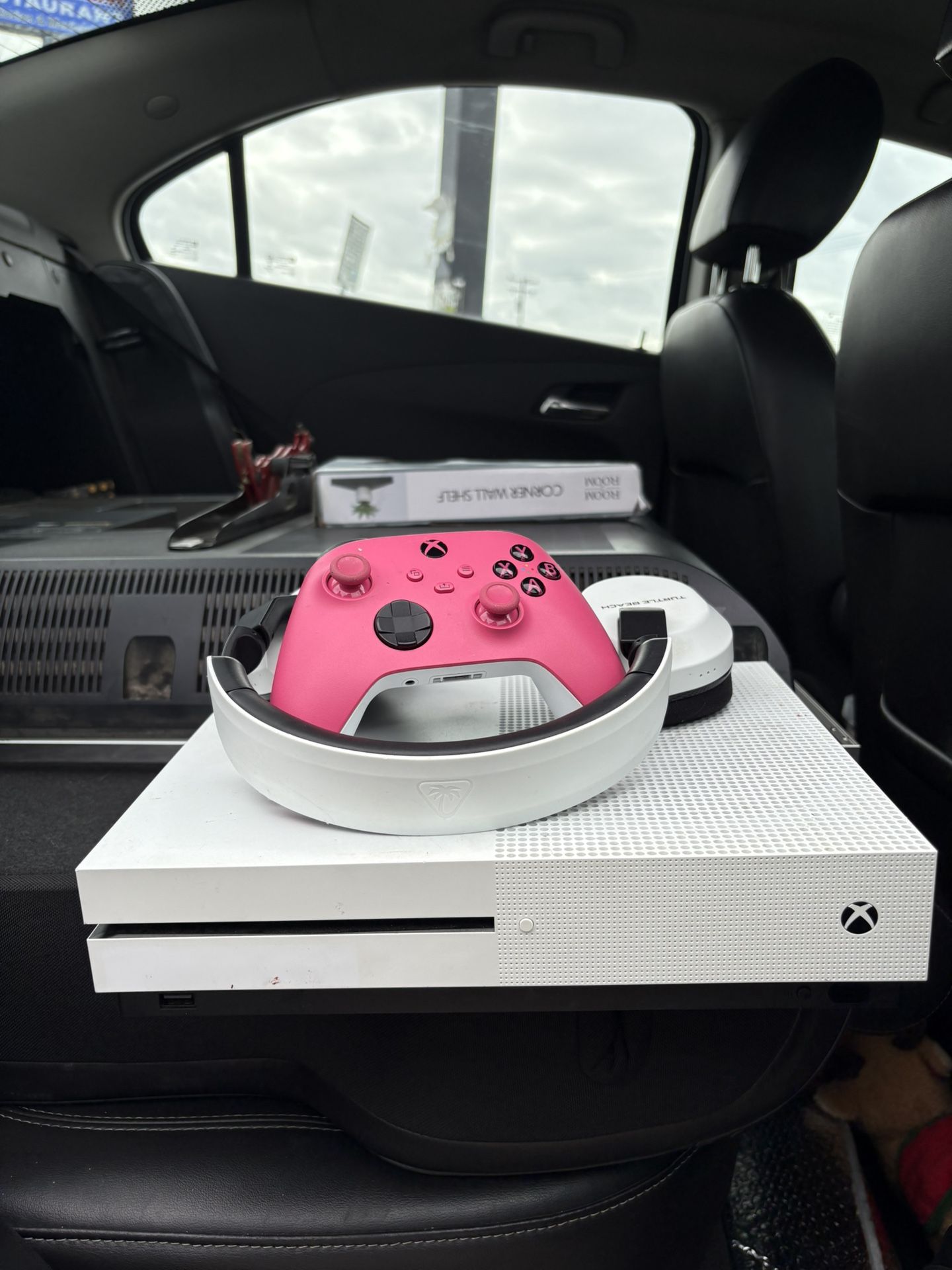 Xbox One WITH Controller And Turtle Beach Headset