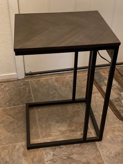 “C” Computer Table with charging station