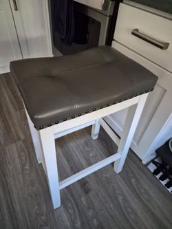 Free Bar Stool
